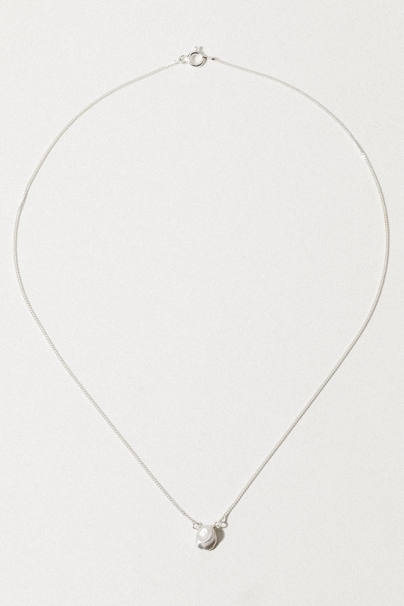 Elegant Faux Pearl Pendant Necklace