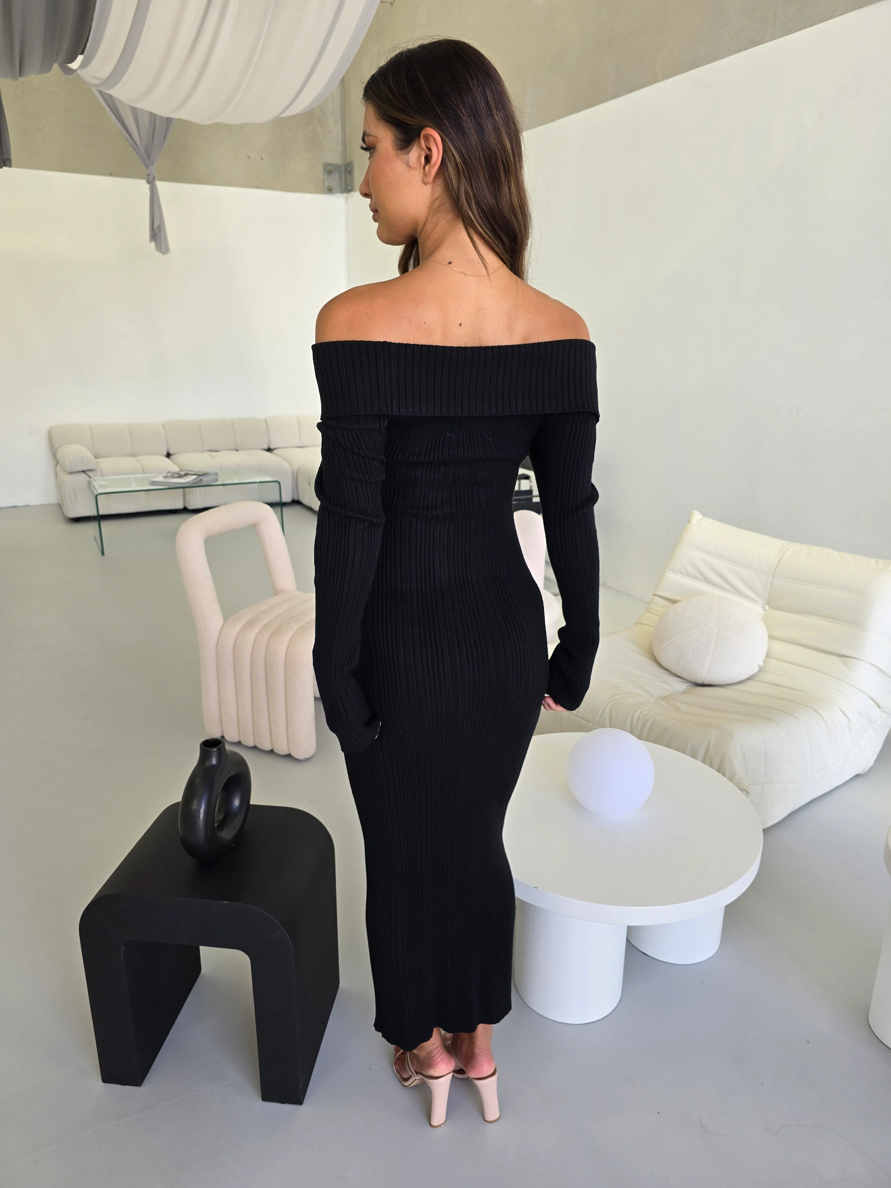 Elegant Off-Shoulder Ribbed Knit Dress