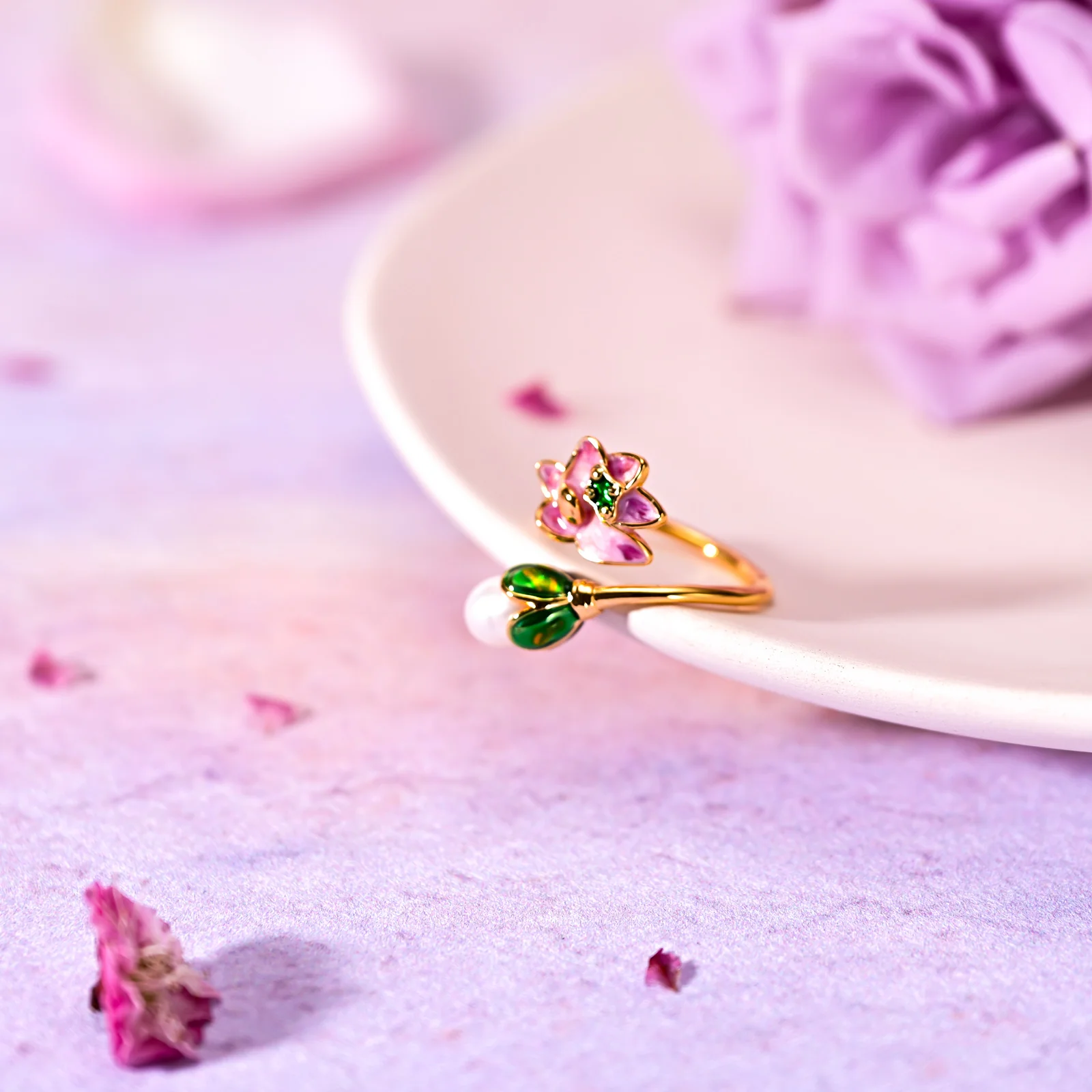 Elegant Floral Pearl Ring