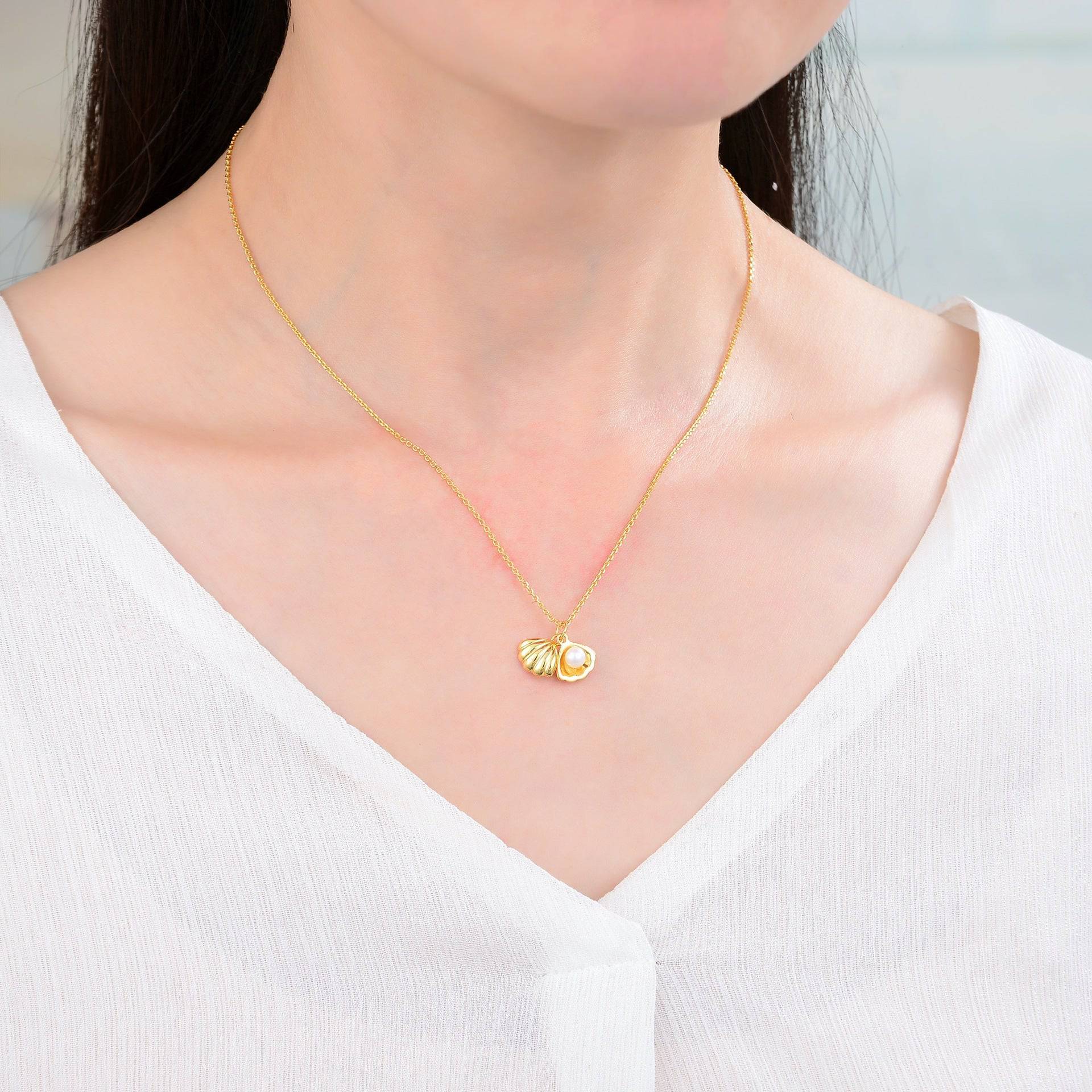 Elegant Seashell Pearl Necklace