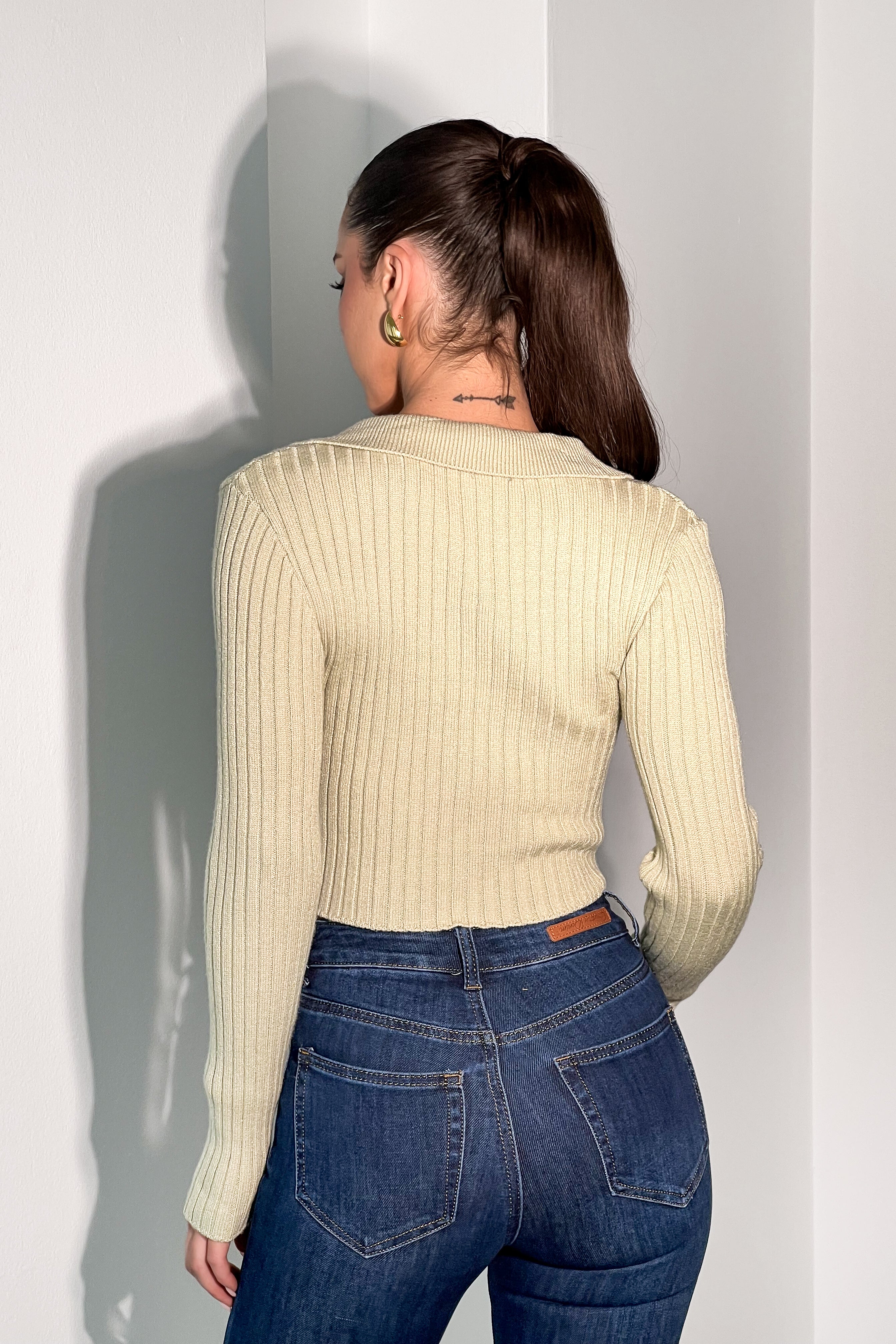 Elegant Ribbed Knit Crop Sweater